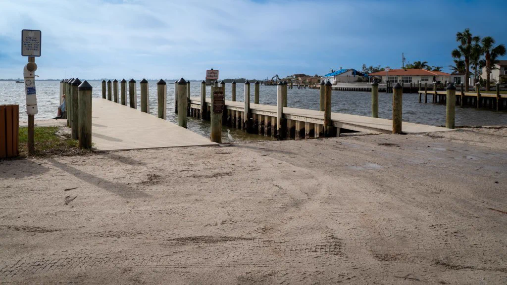Palma Sola Causeway boat ramp and courtesy dock in Bradenton