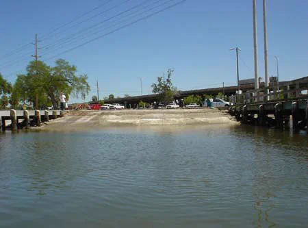 Williams Park boat ramp on the Alafia River in Riverview, with the US 41 bridge behind it